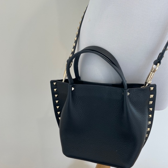 Valentino Rockstud Crossbody Bucket Bag -worn twice! - Picture 4 of 4